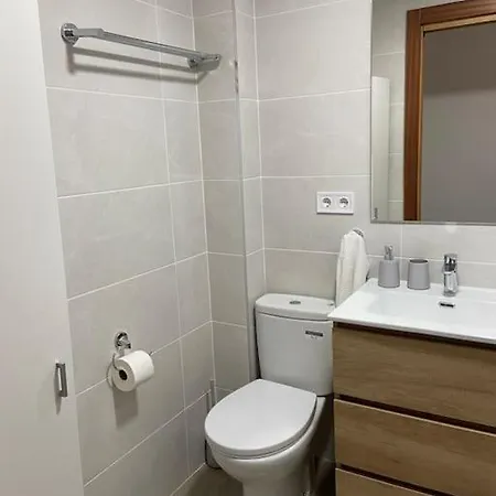 And A 50m De La Playa *