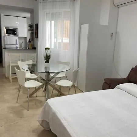 And A 50m De La Playa פואנגירולה