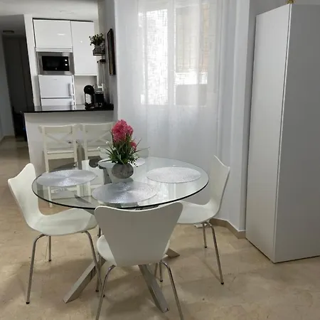 And A 50m De La Playa * פואנגירולה