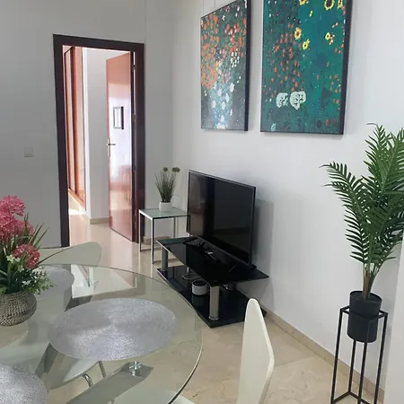 And A 50m De La Playa פואנגירולה